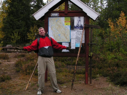 Hkan skriver i utsiktstornets gstbok