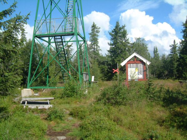 Granberget med utsiktstorn och anslagstavla